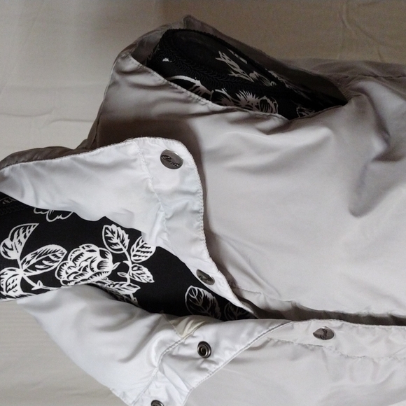 O'Neill Retro Reversible Athliesure Puffer Vest - Picture 9 of 9